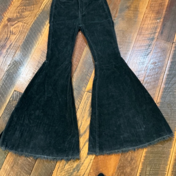 We The Free “Twirl On” Mid-Rise Crop Flare Jeans Black Corduroy Size 25 - Picture 3 of 14
